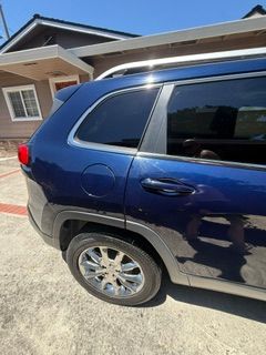 Used 2014 Jeep Cherokee Limited w/ Luxury Group AWD/4WD image 6