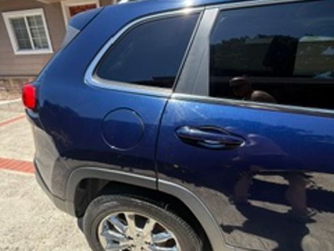 Used 2014 Jeep Cherokee Limited w/ Luxury Group AWD/4WD image 6