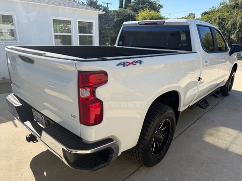 Used 2022 Chevrolet Silverado 1500 LT AWD/4WD image 5