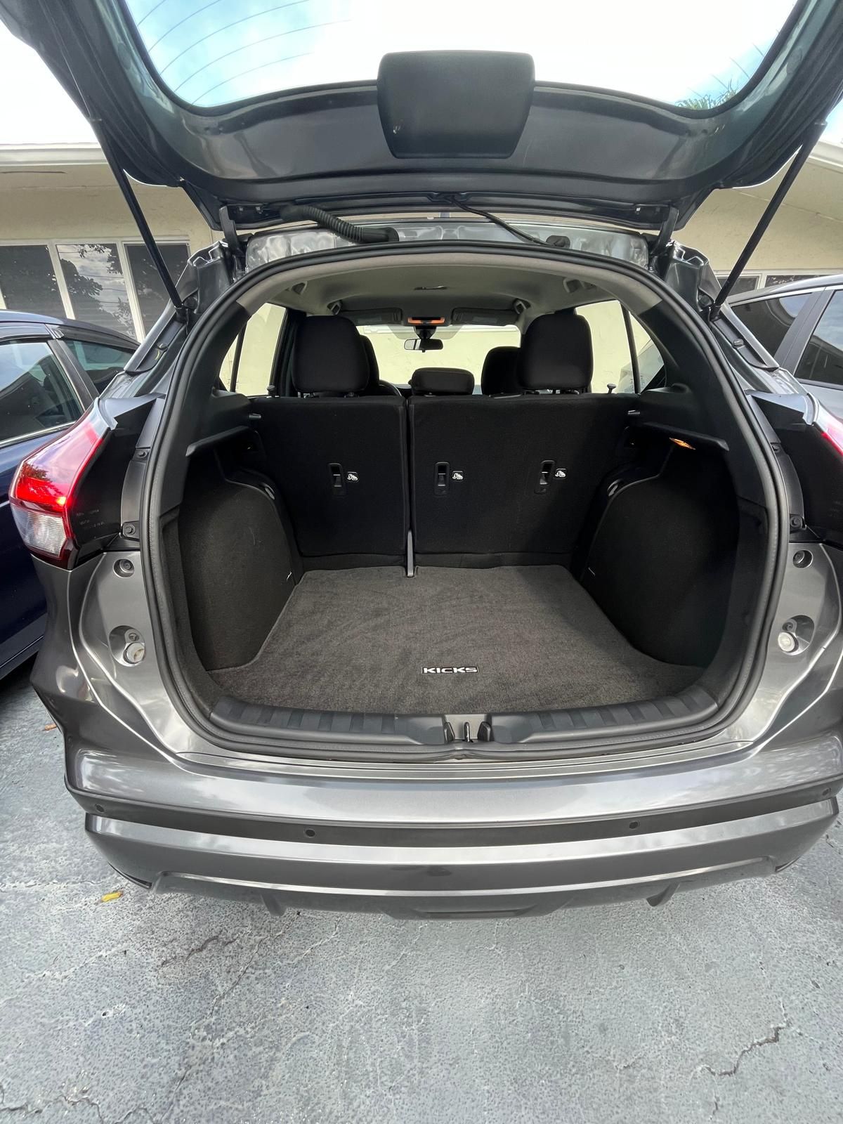 Used 2023 Nissan Kicks SR FWD image 6