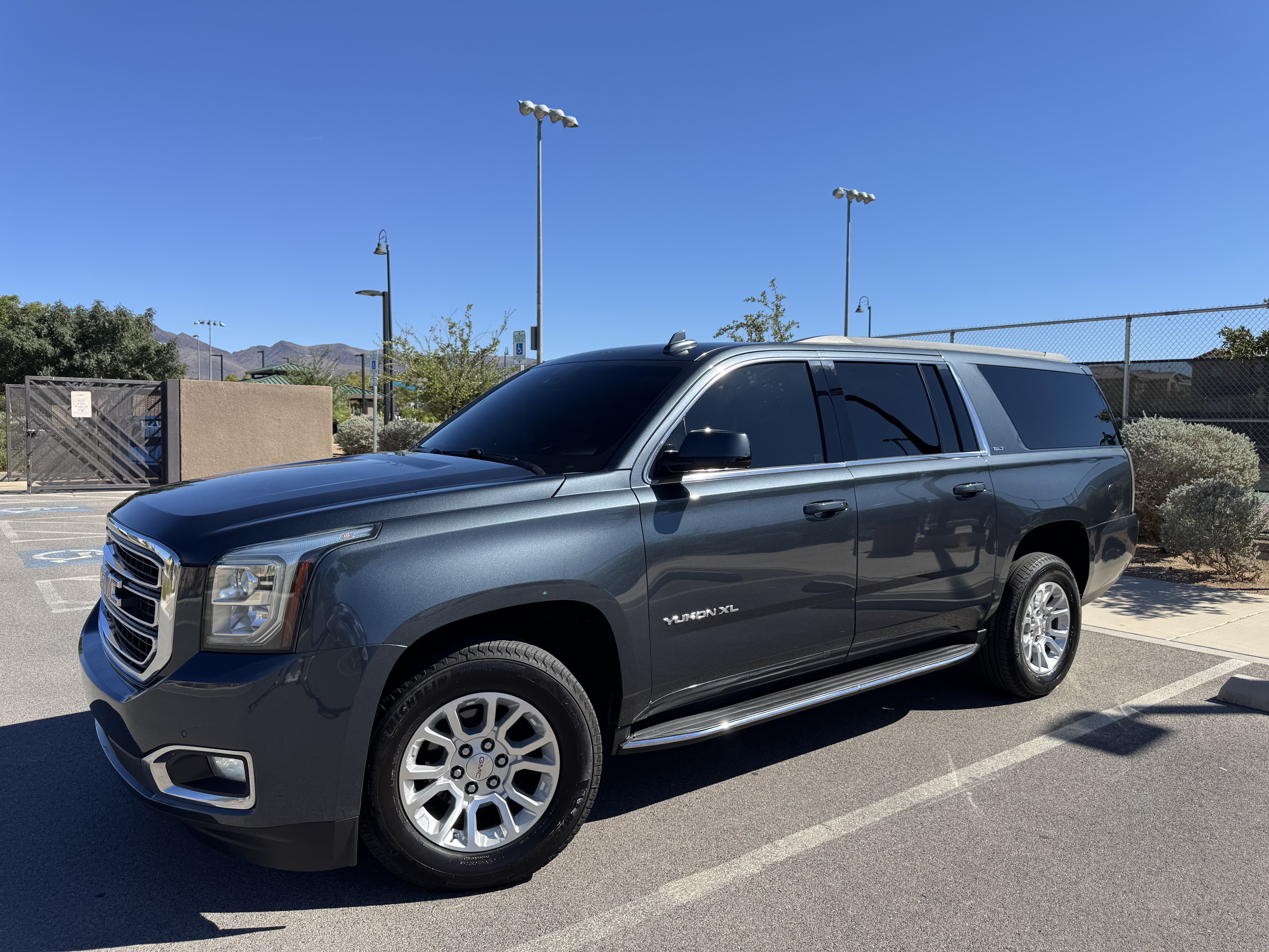 Used 2019 GMC Yukon XL SLT RWD image 1