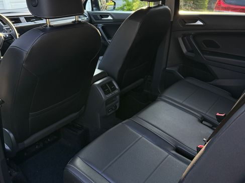 Used 2021 Volkswagen Tiguan SE image 10