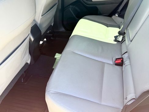 Used 2016 Subaru Forester 2.5i Limited w/ Popular Package #2 image 9