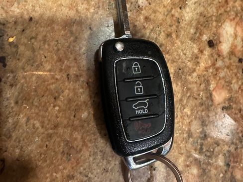 Used 2014 Hyundai Santa Fe GLS image 11