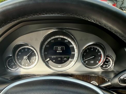 Used 2013 Mercedes-Benz E 350 4MATIC Sedan image 13