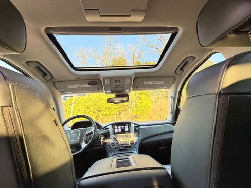 Used 2020 GMC Yukon XL Denali w/ Denali Premium Package image 22