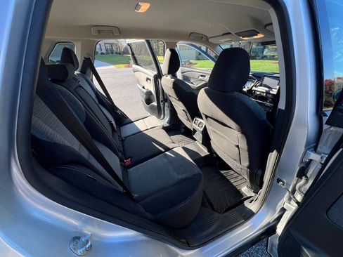 Used 2021 Nissan Rogue SV image 16