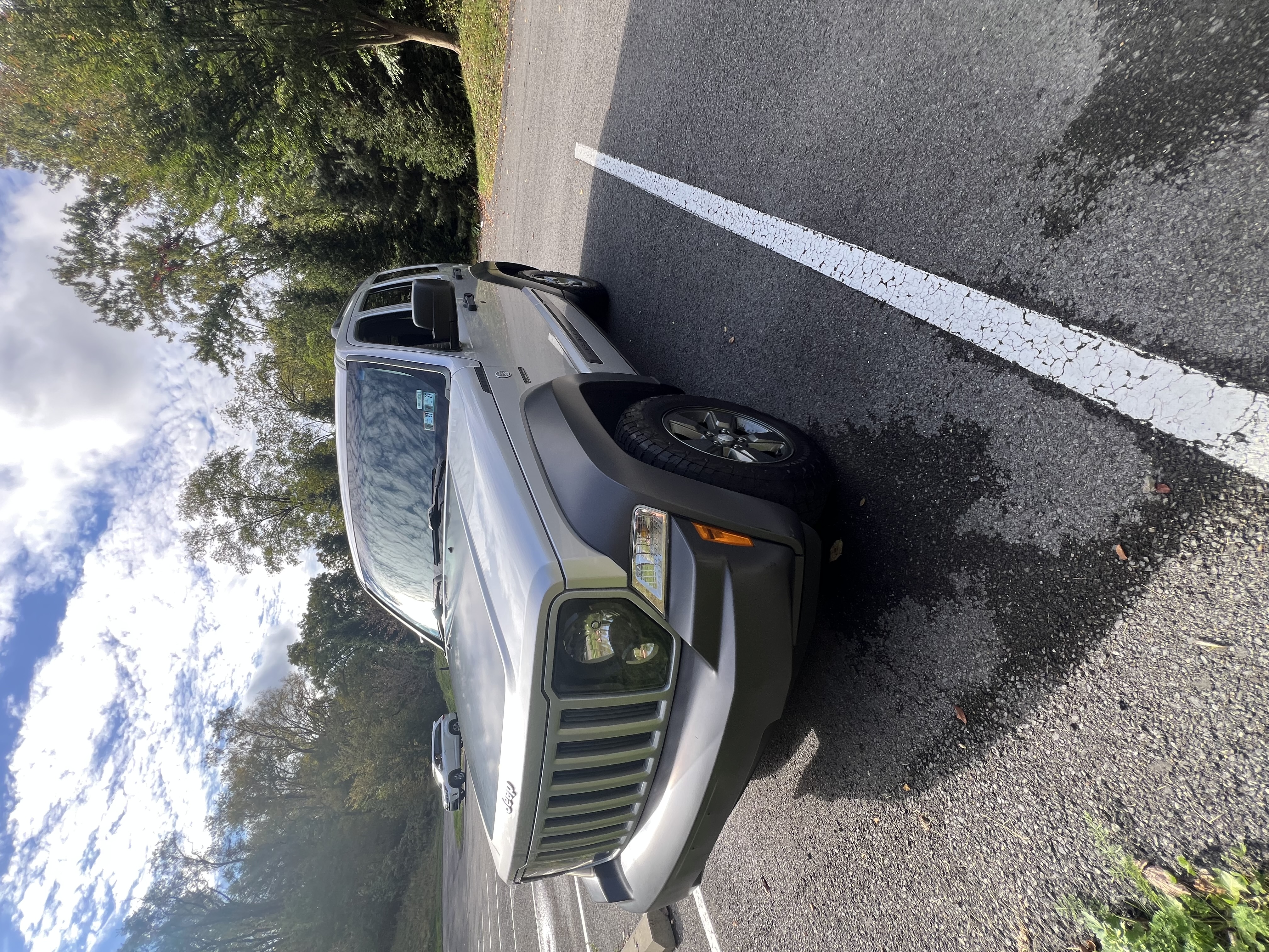 Used 2010 Jeep Liberty Renegade AWD/4WD image 2