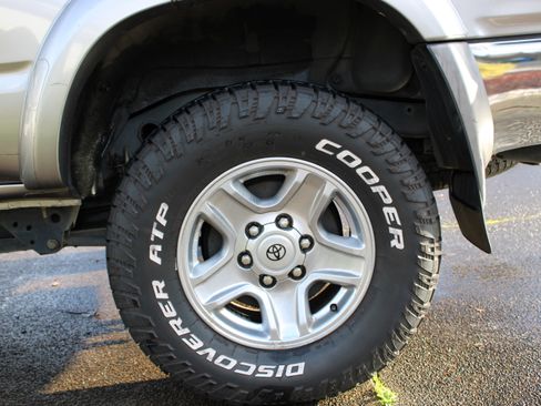 Used 2002 Toyota 4Runner SR5 image 24