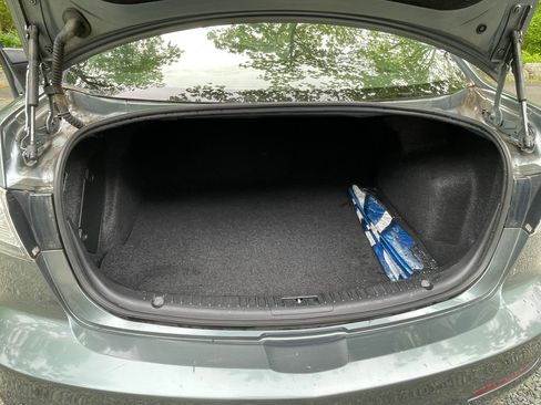 Used 2012 MAZDA MAZDA3 i Touring FWD image 10
