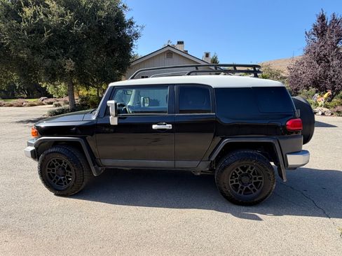 Used 2010 Toyota FJ Cruiser 4WD w/ Convenience Pkg image 4