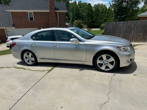 Used 2010 Lexus LS 460 RWD image 1