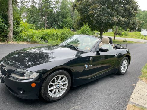 Used 2005 BMW Z4 2.5i image 4