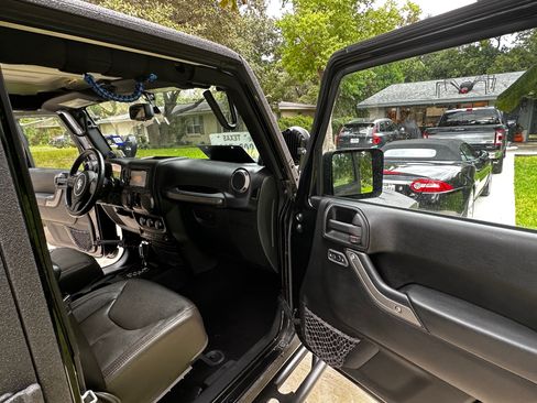 Used 2013 Jeep Wrangler Unlimited Sport image 15