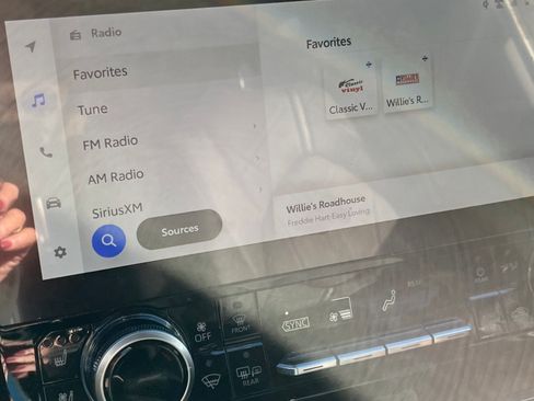 Used 2024 Toyota Highlander Platinum image 11