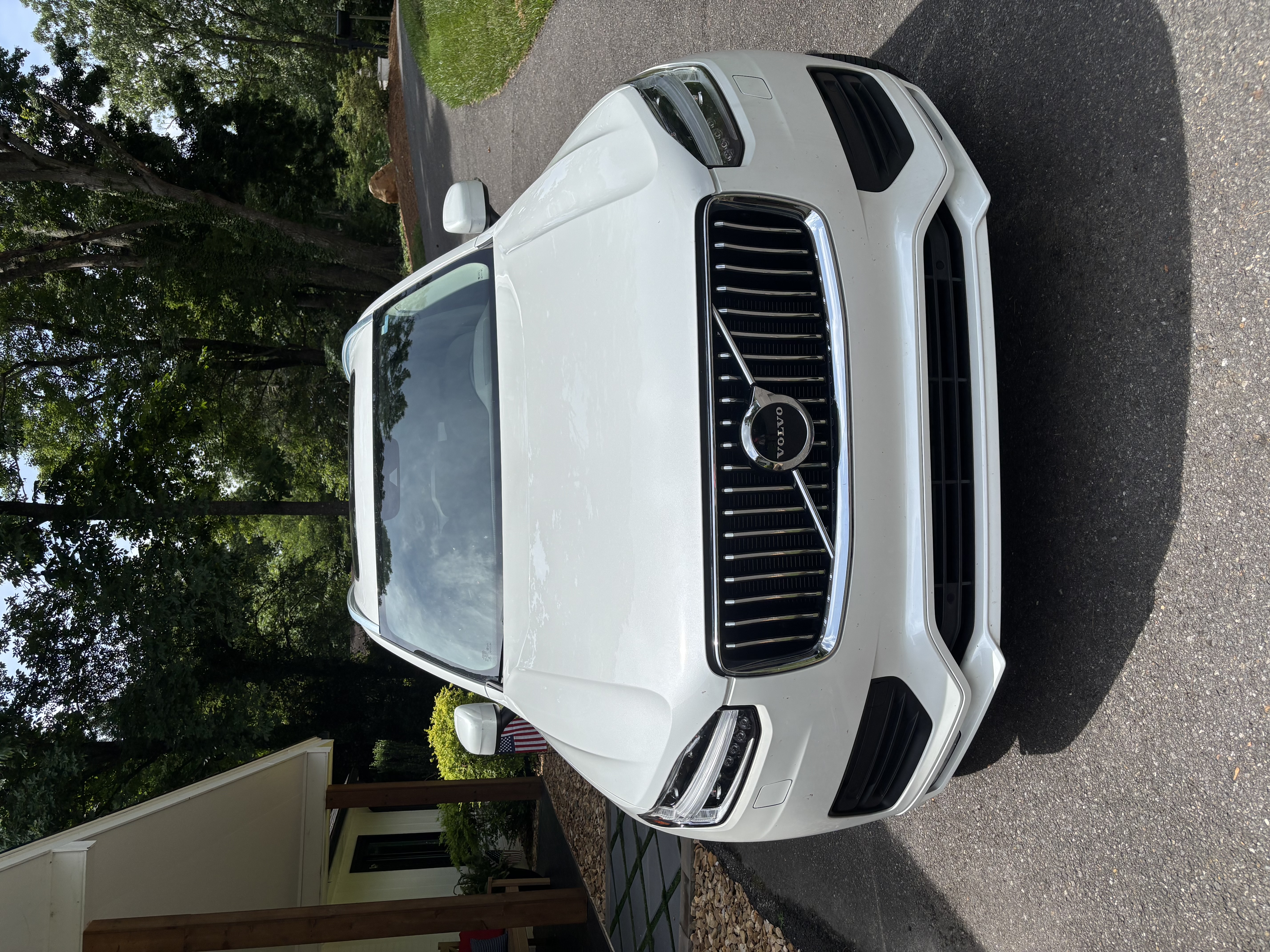 Used 2021 Volvo XC90 T6 Momentum w/ Climate Package AWD/4WD image 1