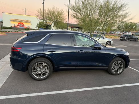 Used 2022 Genesis GV70 2.5T w/ Advanced Package image 2