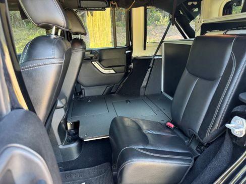 Used 2015 Jeep Wrangler Unlimited Rubicon w/ Connectivity Group image 6