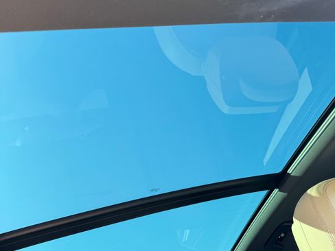 Used 2022 Porsche Cayenne E-Hybrid Sport Utility 4D image 17