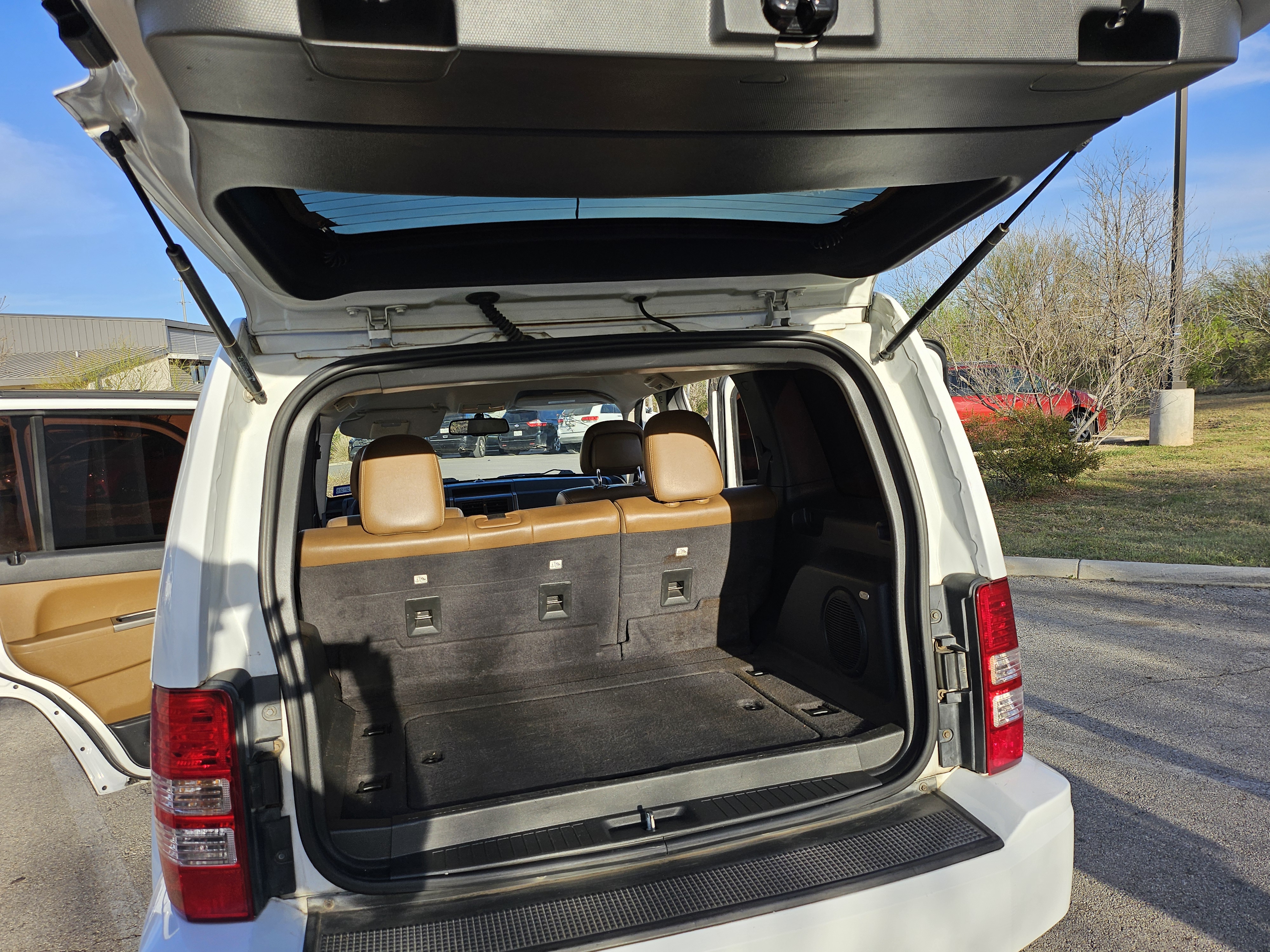 Used 2012 Jeep Liberty Limited RWD image 17