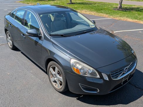 Used 2013 Volvo S60 T5 image 5