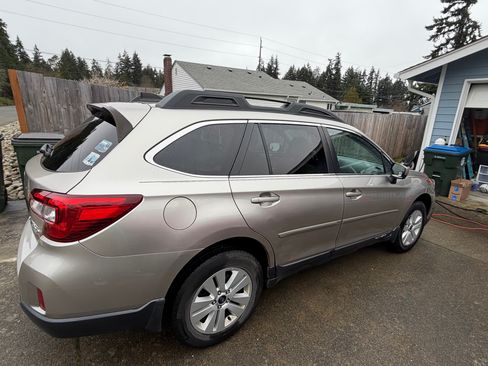 Used 2017 Subaru Outback 2.5i Premium image 10