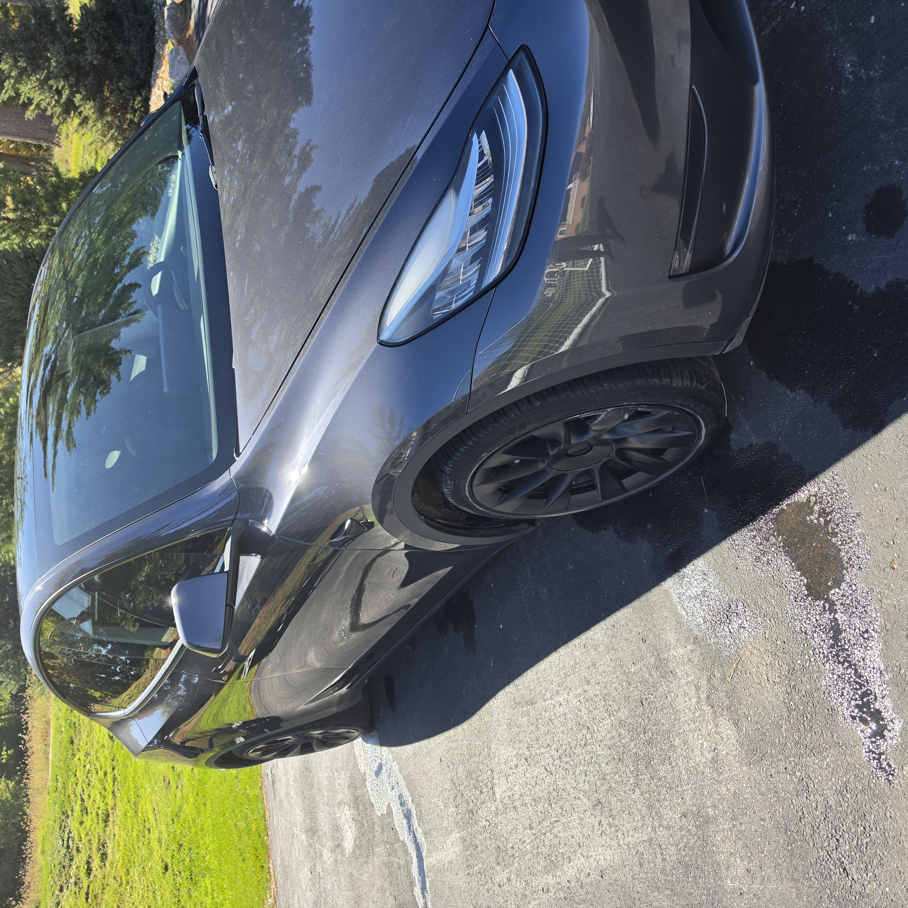 Used 2022 Tesla Model Y Long Range AWD/4WD image 2