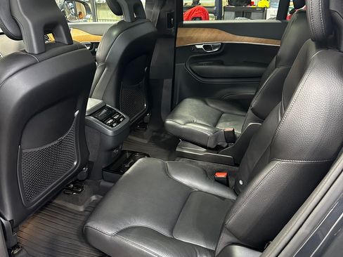 Used 2021 Volvo XC90 T6 Momentum AWD/4WD image 16