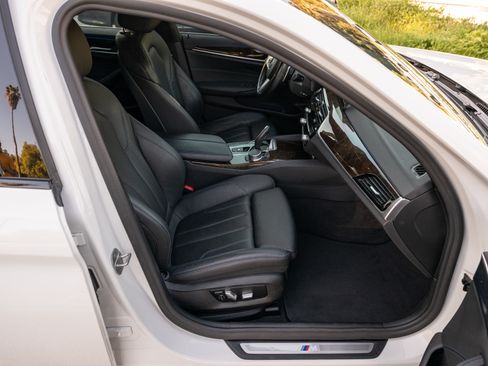 Used 2020 BMW 530i w/ M Sport Package image 19