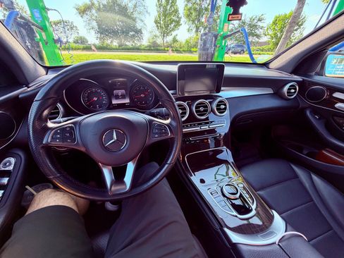 Used 2019 Mercedes-Benz GLC 300 4MATIC image 9