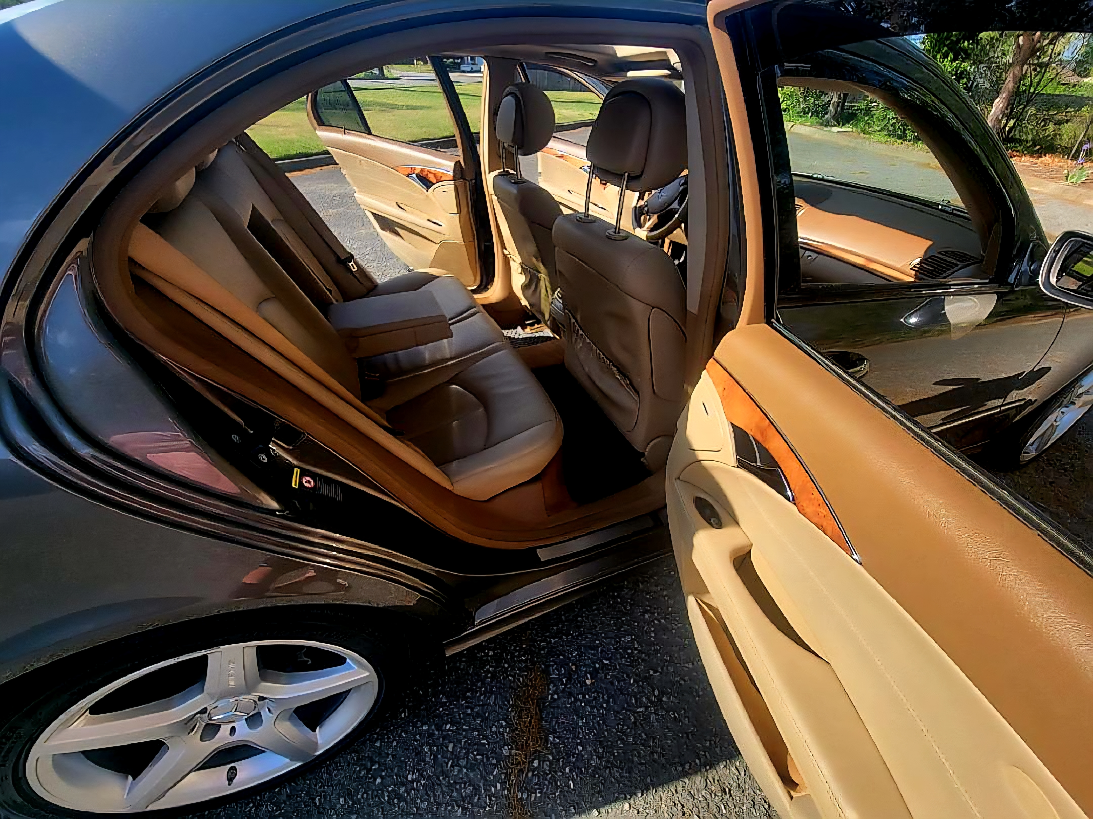 Used 2009 Mercedes-Benz E 350 Sedan image 1