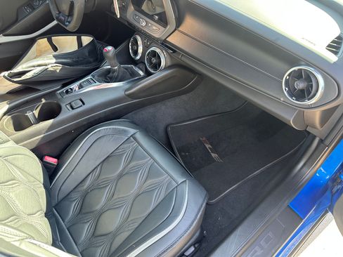 Used 2018 Chevrolet Camaro SS RWD image 8