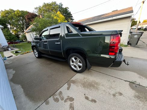 Used 2013 Chevrolet Avalanche LS AWD/4WD image 4