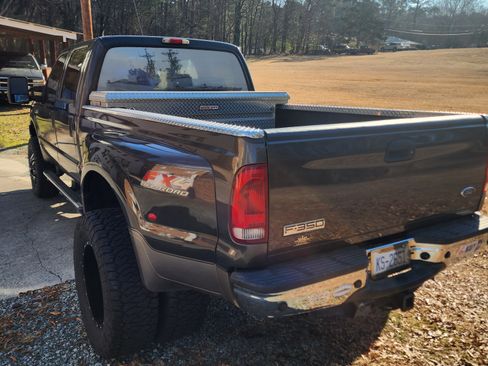 Used 2005 Ford F350 Lariat image 8