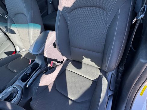 Used 2018 Hyundai Elantra GT FWD image 21