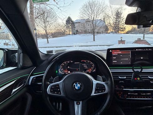 Used 2023 BMW M550i xDrive w/ Dynamic Handling Package image 22