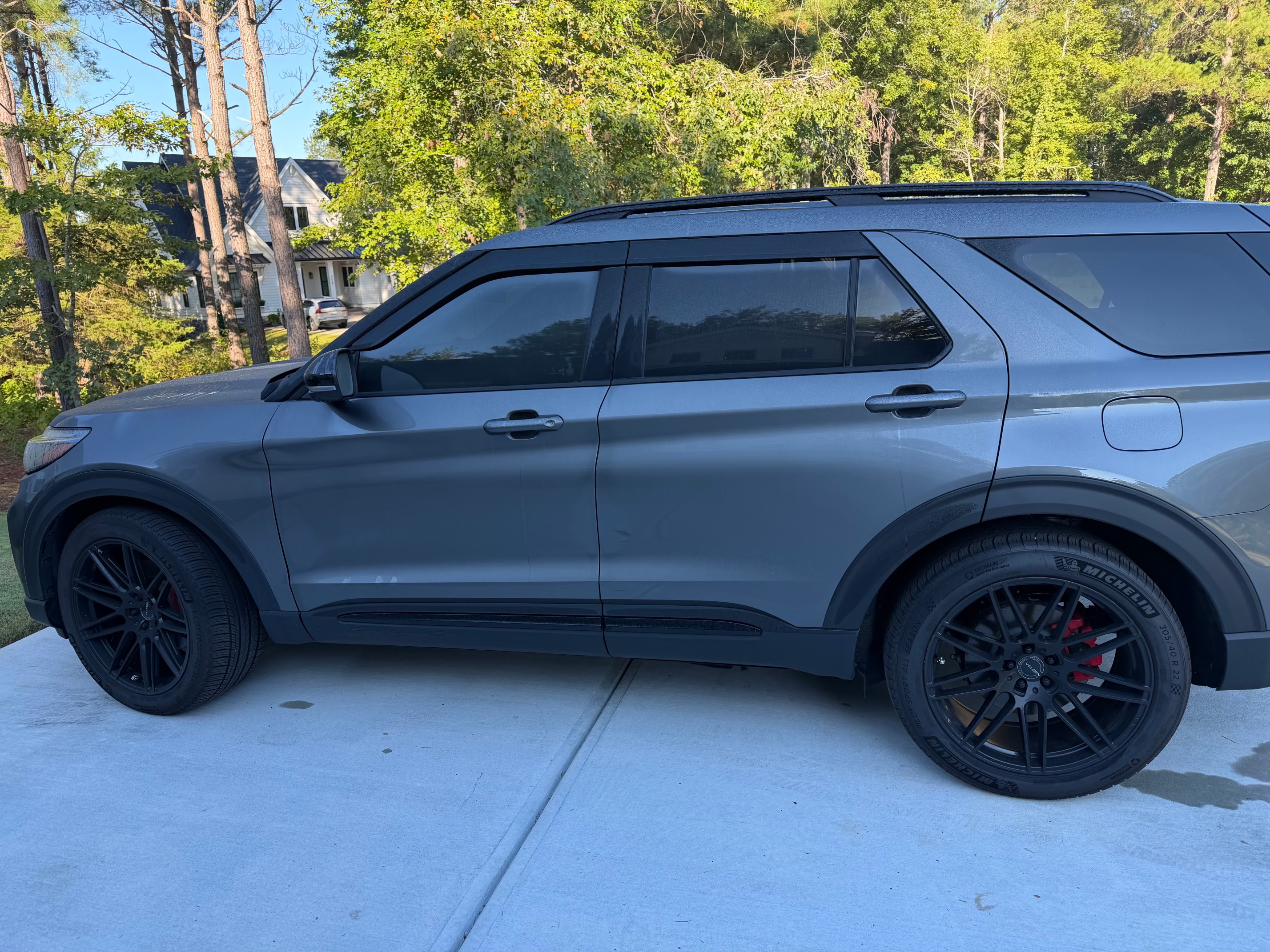 Used 2025 Ford Explorer ST w/ Sun And Sound Package AWD/4WD image 4