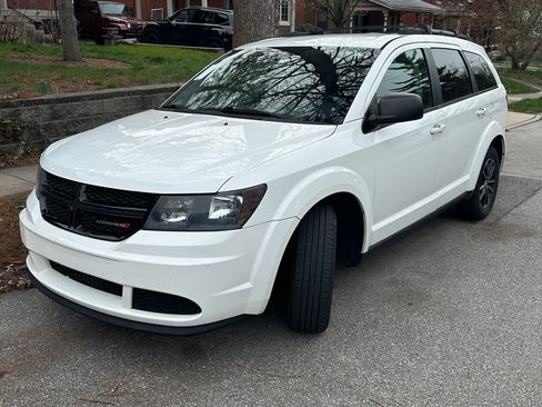 Used 2017 Dodge Journey SE w/ Flexible Seating Group FWD image 1