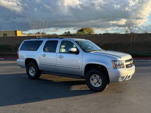 Used 2013 Chevrolet Suburban 2500 LT image 4