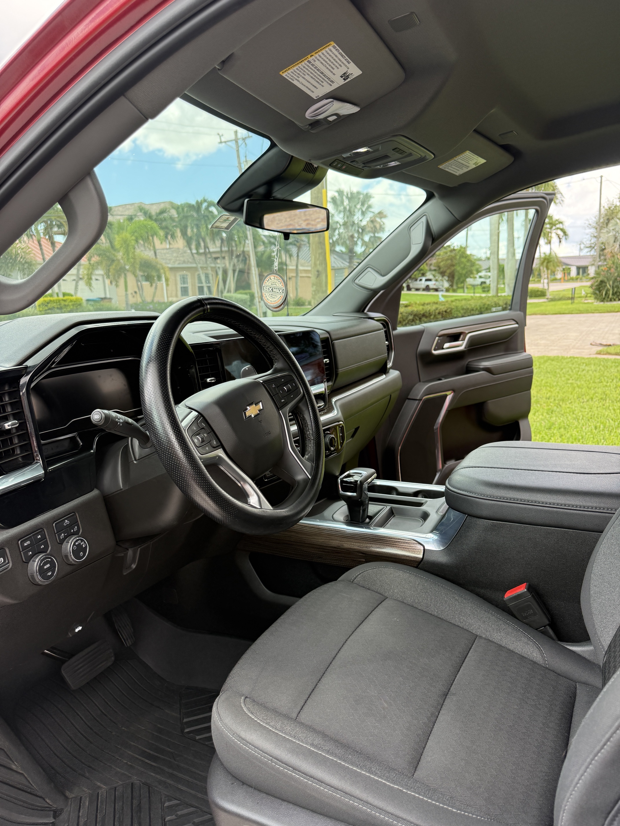 Used 2024 Chevrolet Silverado 1500 LT AWD/4WD image 22