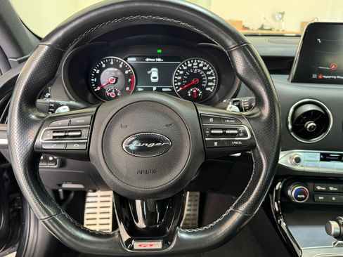 Used 2021 Kia Stinger GT1 RWD image 16