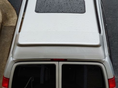 Used 2020 GMC Savana 2500 Extended w/ Enhanced Convenience Package image 17