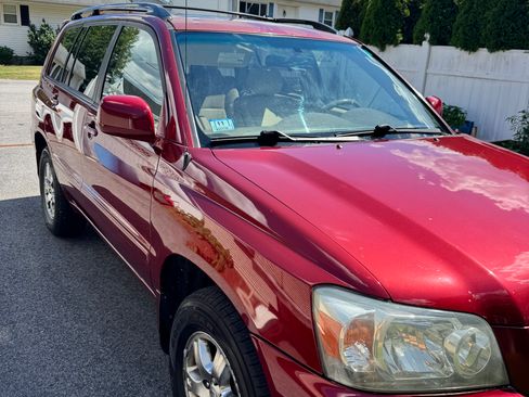 Used 2005 Toyota Highlander 2WD V6 w/ 3rd Row image 5