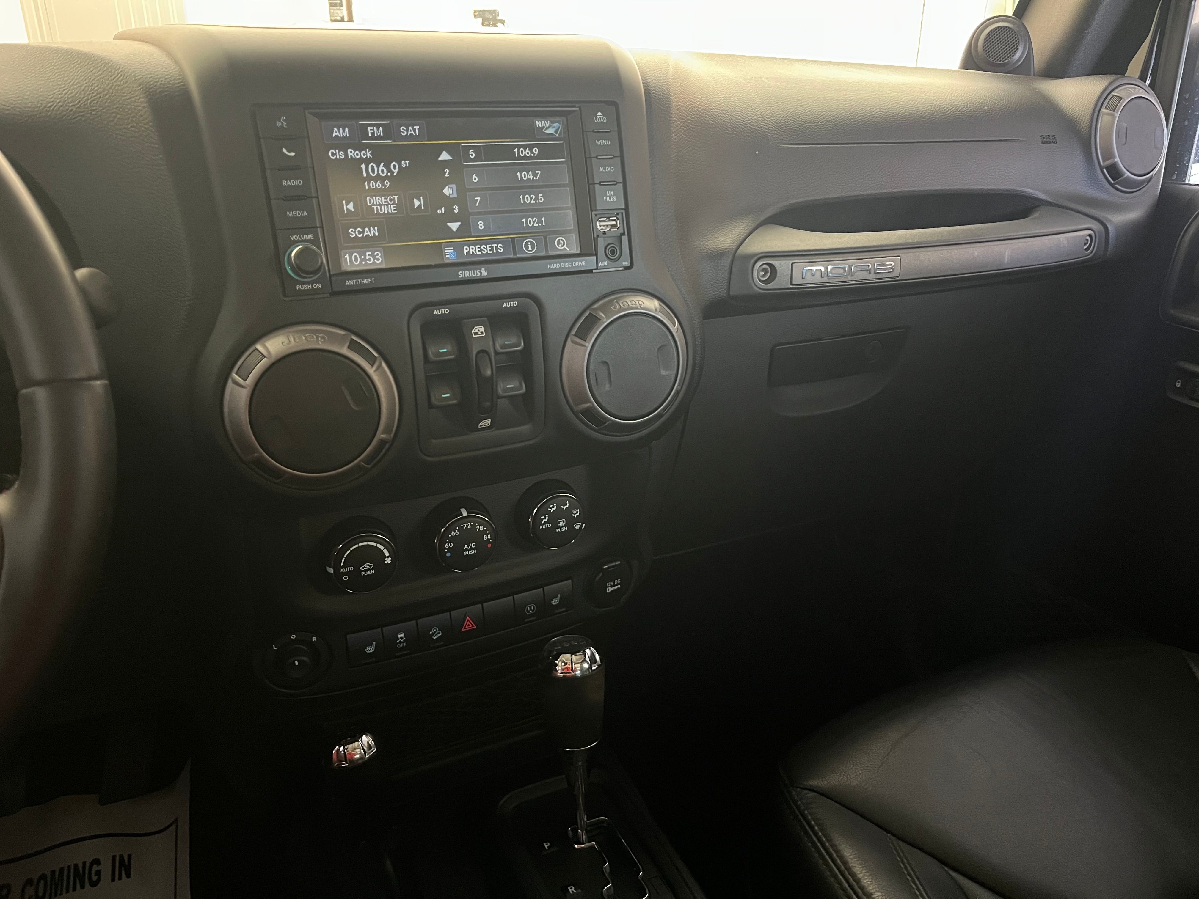 Used 2013 Jeep Wrangler Unlimited Sahara AWD/4WD image 4
