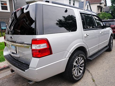 Used 2016 Ford Expedition XLT AWD/4WD image 8