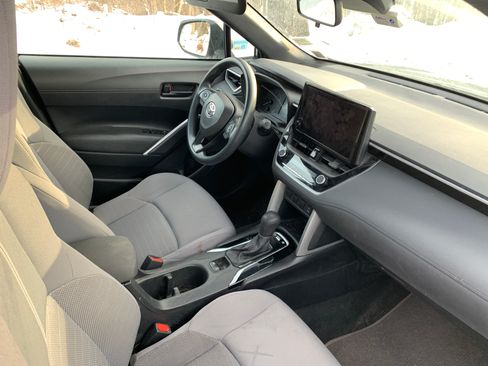 Used 2023 Toyota Corolla Cross AWD Hybrid image 8