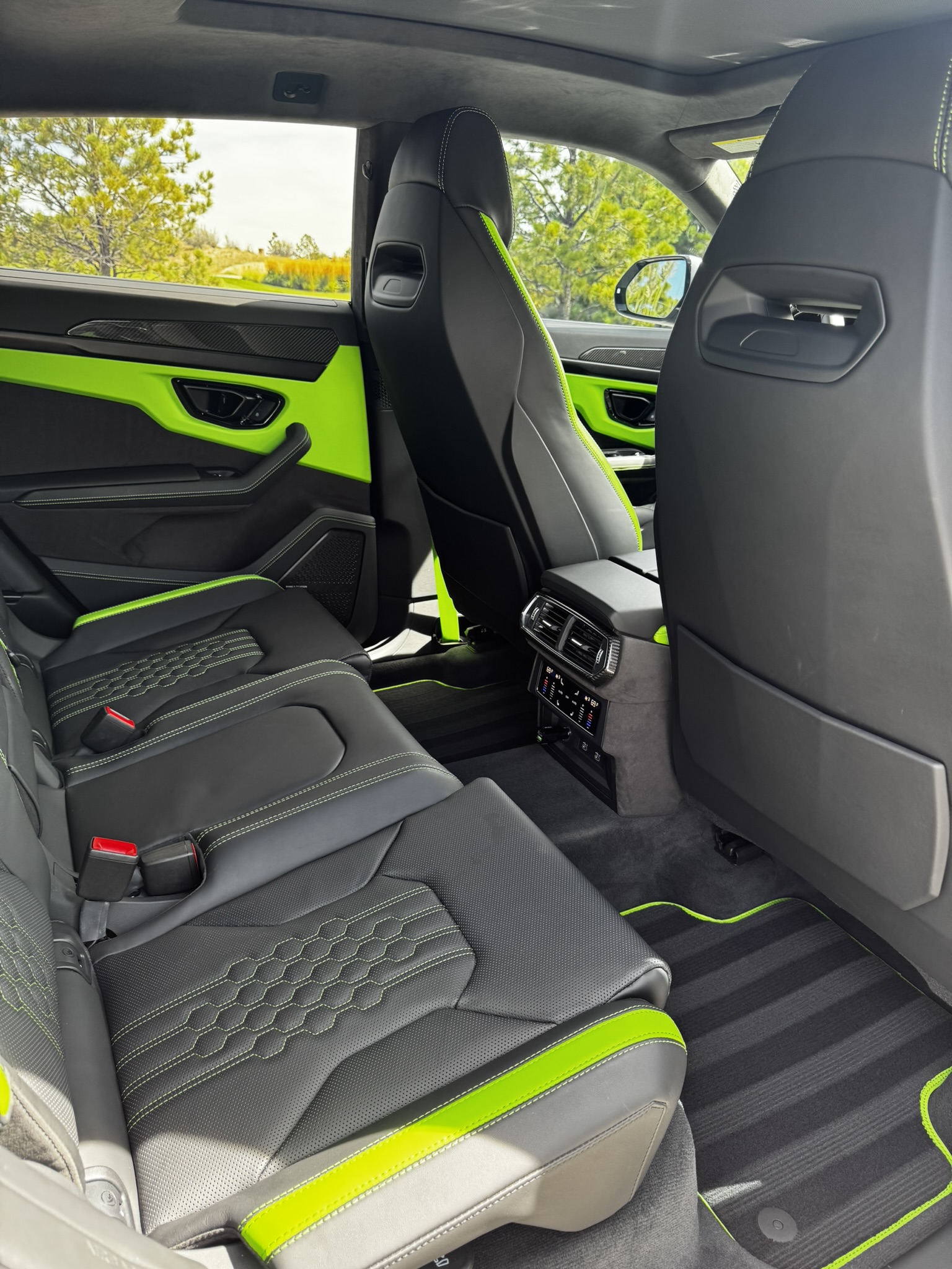 Used 2025 Lamborghini Urus SE AWD/4WD image 21