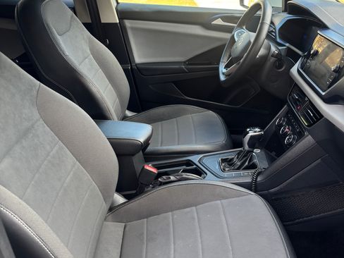 Used 2022 Volkswagen Taos SE image 9