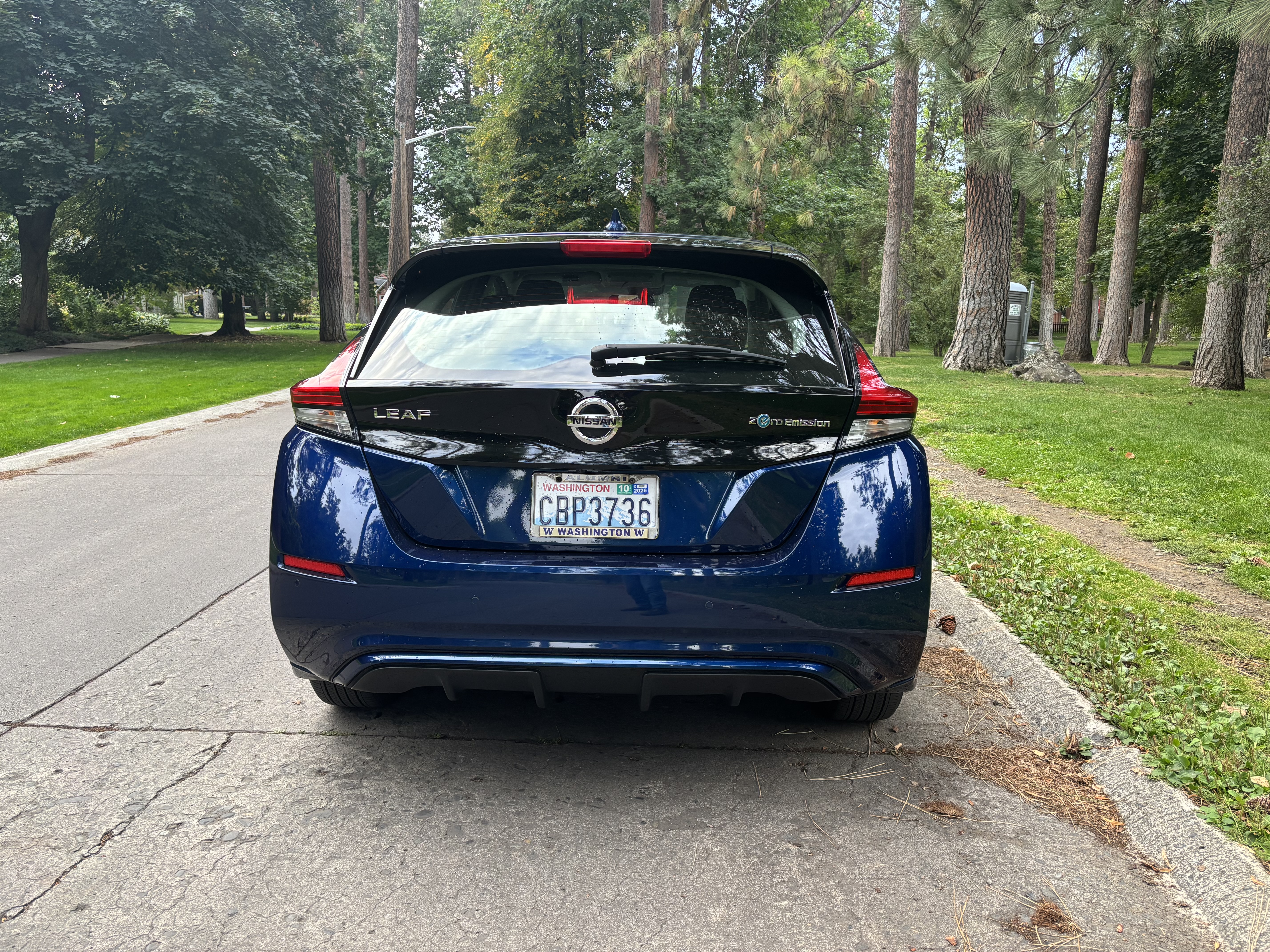 Used 2022 Nissan Leaf S FWD image 2