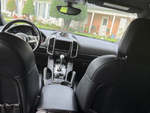 Used 2016 Porsche Cayenne AWD/4WD image 6